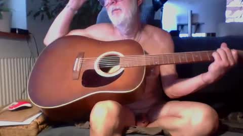 Snapshot of amberr11 chatting on 09/25/25, 01:37 Amberr11 online show from 09/25/25, 01:37