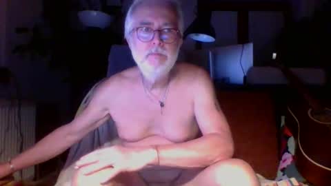 Snapshot of amberr11 chatting on 09/28/25, 10:04 Amberr11 online show from 09/28/25, 10:04