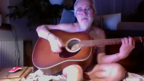 Snapshot of amberr11 chatting on 10/21/25, 10:43 Amberr11 online show from 10/21/25, 10:43
