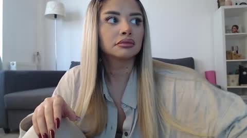 Snapshot of amberseyes chatting on 09/19/25, 10:49 Amberseyes online show from 09/19/25, 10:49