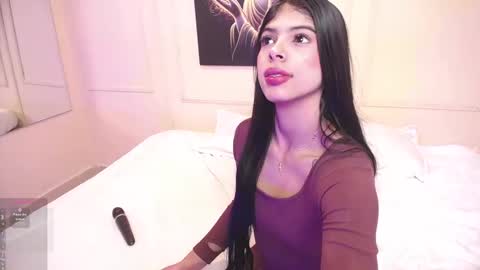 Snapshot of ambersfoxx chatting on 11/14/25, 02:05 ambers online show from 11/14/25, 02:05