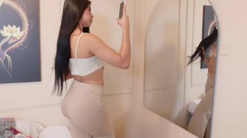 Snapshot of ambersfoxx chatting on 11/26/25, 01:45 ambers online show from 11/26/25, 01:45