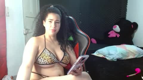 Snapshot of ambersweettie198098 chatting on 04/18/26, 01:20 ambersweettie198098 online show from 04/18/26, 01:20