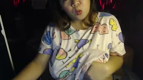 Snapshot of ambisyosa_moore chatting on 12/28/24, 04:52 Marie online show from 12/28/24, 04:52