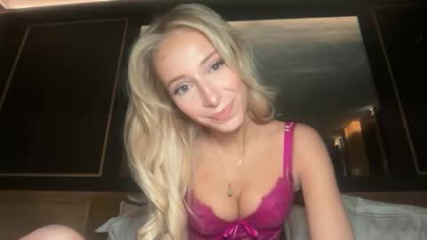 Ambre online show from 03/17/26, 09:12