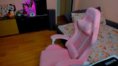 Eileen online show from 10/18/25, 04:08