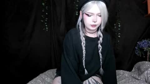 Amelia online show from 11/26/25, 04:52