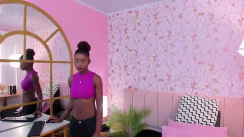 Snapshot of amelia_adms chatting on 02/25/25, 01:20 Amelia Adams online show from 02/25/25, 01:20