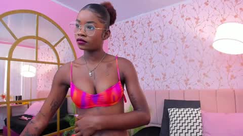 Snapshot of amelia_adms chatting on 02/25/25, 07:14 Amelia Adams online show from 02/25/25, 07:14