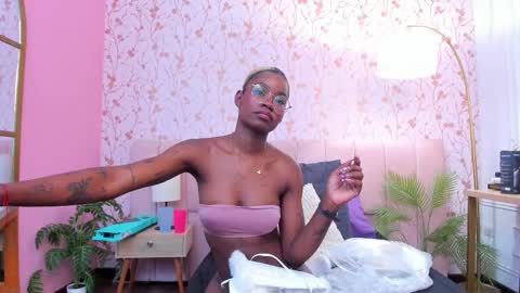 Snapshot of amelia_adms chatting on 11/12/25, 07:35 Amelia Adams online show from 11/12/25, 07:35