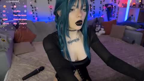 Amelia Aley  online show from 12/16/25, 11:04