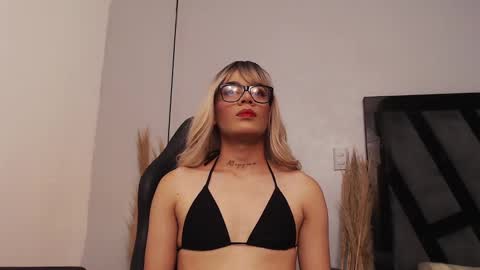 AMELIA  online show from 11/08/25, 03:39