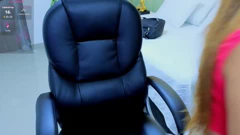 AMELIA online show from 10/13/25, 07:14