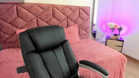 Snapshot of amelia_fry chatting on 09/23/25, 08:01 amelia_fry online show from 09/23/25, 08:01