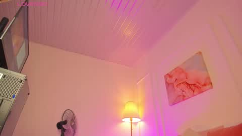 Snapshot of amelia_sanz chatting on 05/14/26, 11:17 Amelia online show from 05/14/26, 11:17