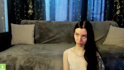 Snapshot of amelia_skyy chatting on 06/10/26, 01:17 Anna online show from 06/10/26, 01:17