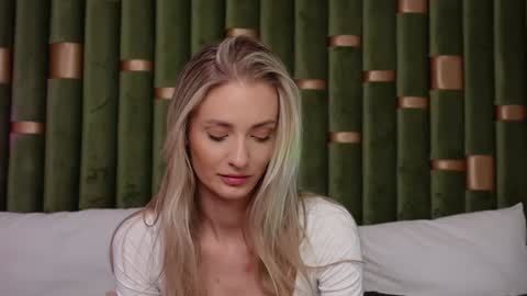 Amelia online show from 12/29/24, 10:12