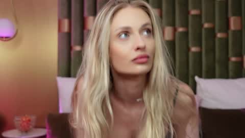 Amelia online show from 01/25/25, 10:40