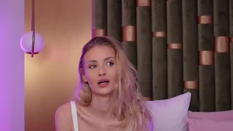 Amelia online show from 12/03/25, 08:56