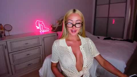 Snapshot of ameliablondd chatting on 05/10/26, 01:49 Ameli online show from 05/10/26, 01:49