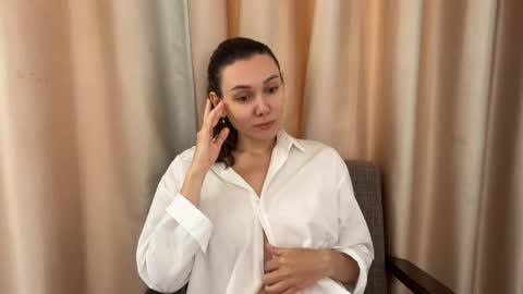 Snapshot of ameliahenderson chatting on 05/03/26, 02:06 Ameli online show from 05/03/26, 02:06