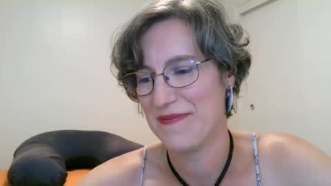 Snapshot of ameliaishka chatting on 09/18/25, 04:03 Ameliaishka online show from 09/18/25, 04:03