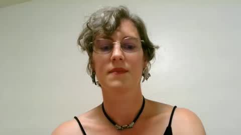 Snapshot of ameliaishka chatting on 09/21/25, 04:14 Ameliaishka online show from 09/21/25, 04:14