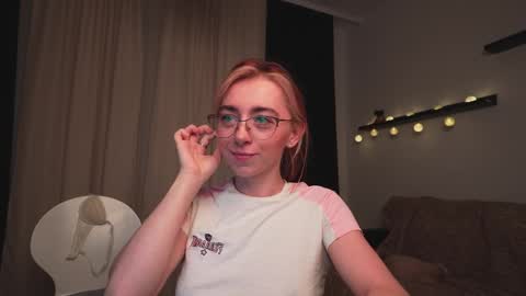 Snapshot of ameliamber0 chatting on 12/16/24, 04:49 Amelia   online show from 12/16/24, 04:49