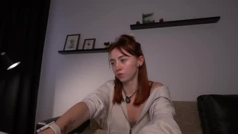 Snapshot of ameliamber0 chatting on 10/21/25, 03:02 Amelia   online show from 10/21/25, 03:02