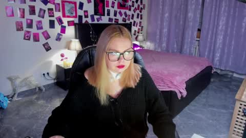 Amelia online show from 04/08/26, 10:43