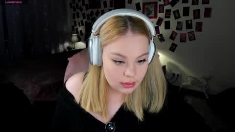 Amelia online show from 04/28/26, 09:42