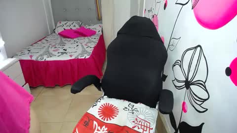 Snapshot of ameliarizo chatting on 09/18/25, 11:40 Amelia online show from 09/18/25, 11:40