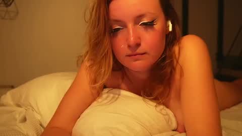 Amelia online show from 01/23/25, 07:51