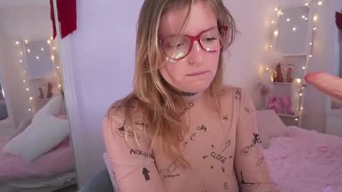 Amelia online show from 03/01/25, 12:01