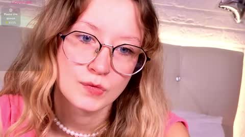 Amelie  online show from 06/03/26, 12:41