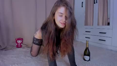 Snapshot of amelihallss chatting on 06/13/26, 03:10 Sex Doll online show from 06/13/26, 03:10
