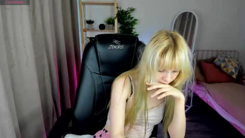Snapshot of ameliia_backer chatting on 05/07/26, 01:33 Amelia online show from 05/07/26, 01:33