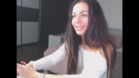 Snapshot of amelinamersi chatting on 10/19/25, 03:56 amelinamersi online show from 10/19/25, 03:56