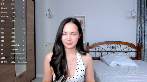 Aylin  online show from 04/17/26, 05:27