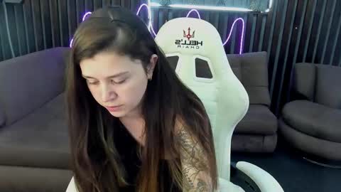 amellymillyy online show from 09/15/25, 12:38