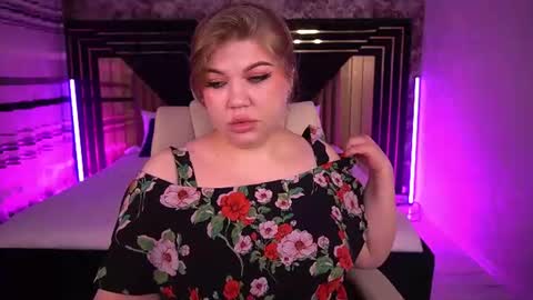 Snapshot of amellywhite chatting on 06/29/26, 12:49 Alina online show from 06/29/26, 12:49