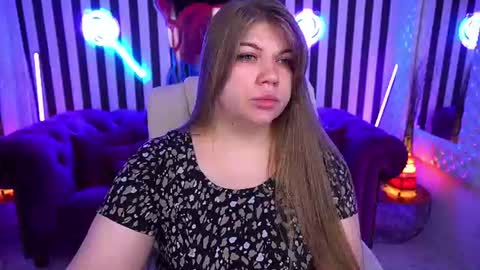 Snapshot of amellywhite chatting on 07/11/26, 12:41 Alina online show from 07/11/26, 12:41