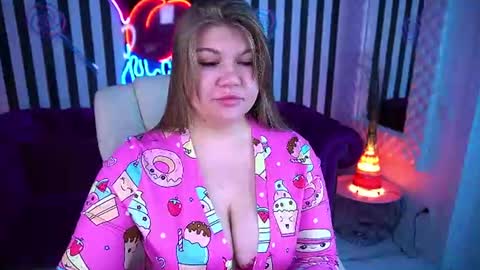 Snapshot of amellywhite chatting on 07/15/26, 02:44 Alina online show from 07/15/26, 02:44