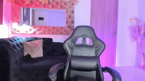 Snapshot of amelyamann chatting on 05/13/26, 01:30 online show from 05/13/26, 01:30