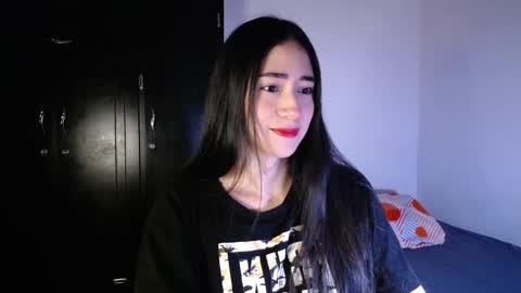 Snapshot of amelycaro chatting on 01/03/25, 05:06 Amely  online show from 01/03/25, 05:06