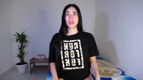 Snapshot of amelycaro chatting on 01/27/25, 04:30 Amely  online show from 01/27/25, 04:30