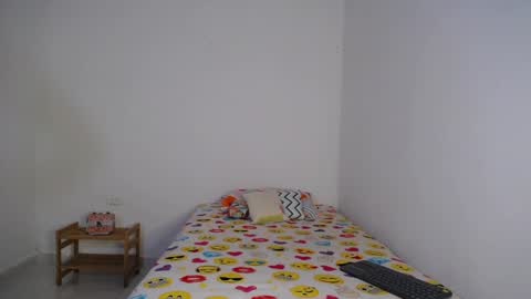 Snapshot of amelycaro chatting on 02/04/25, 03:11 Amely  online show from 02/04/25, 03:11