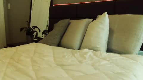 HOT white  naughty leo  xxx online show from 02/07/25, 08:20