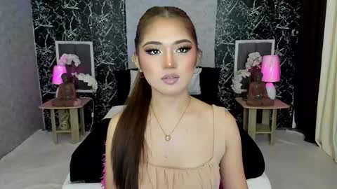 Snapshot of amethyst_claire chatting on 10/28/25, 03:43 Claire online show from 10/28/25, 03:43