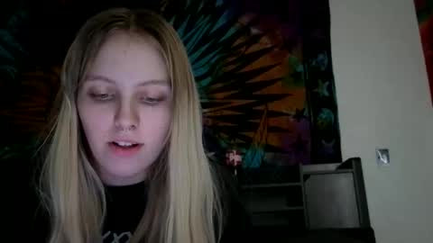 Snapshot of amethystmoon18 chatting on 02/27/26, 07:25 amethystmoon18 online show from 02/27/26, 07:25